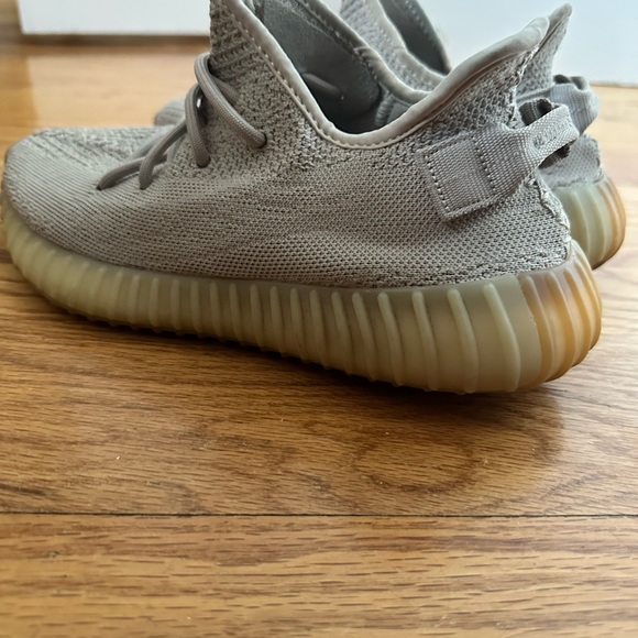 Yeezy Boost 350 v2 Sesame - size 7 (mens) - Picture 3 of 5
